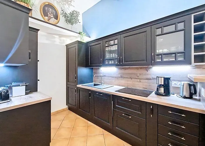 Nestor&jeeves - L Escale - Old Town Apartman *